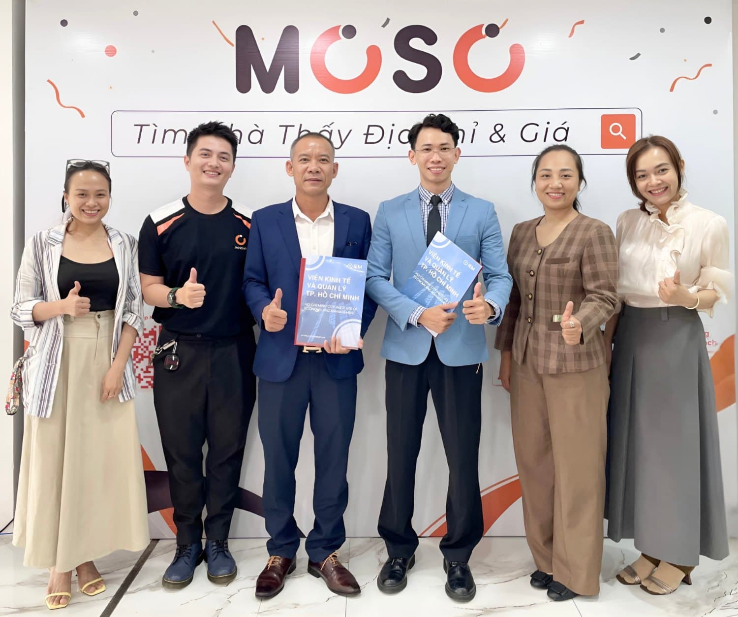 Đội ngũ MOSO cùng đại diện Viện Kinh tế & Quản lý TP.HCM (IEM) Đội ngũ MOSO cùng đại diện Viện Kinh tế & Quản lý TP.HCM (IEM)